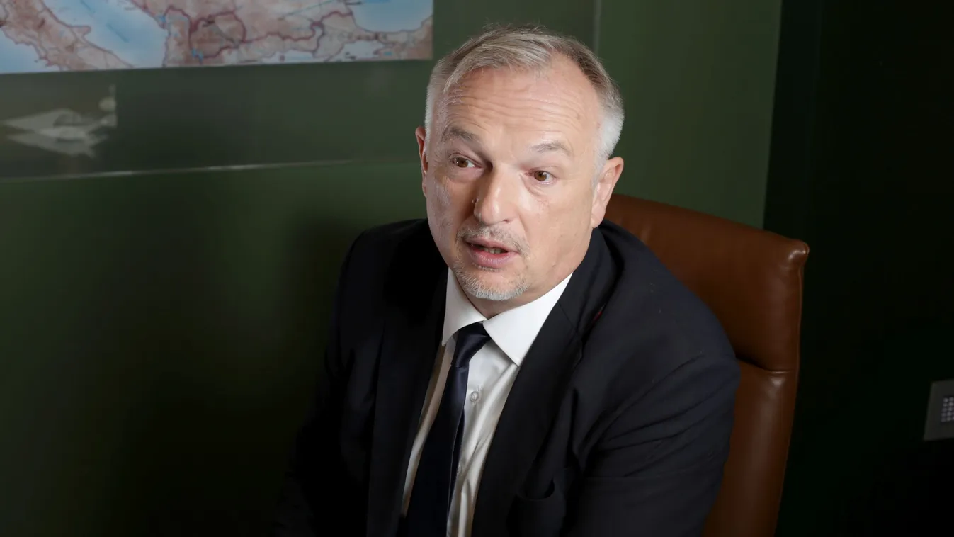 Hernádi Zsolt, a MOL vezérigazgatója ad interjút a MOL székházban 2016 október 12-én 