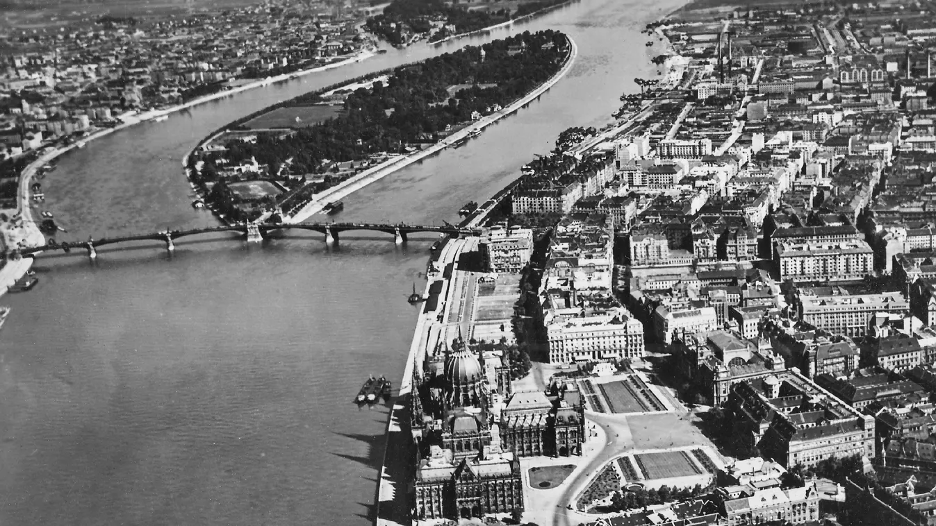 Margitsziget  Magyarország,
Budapest
légifotó, előtérben a Parlament, háttérben a Margit híd és a Margitsziget.
ÉV
1933 