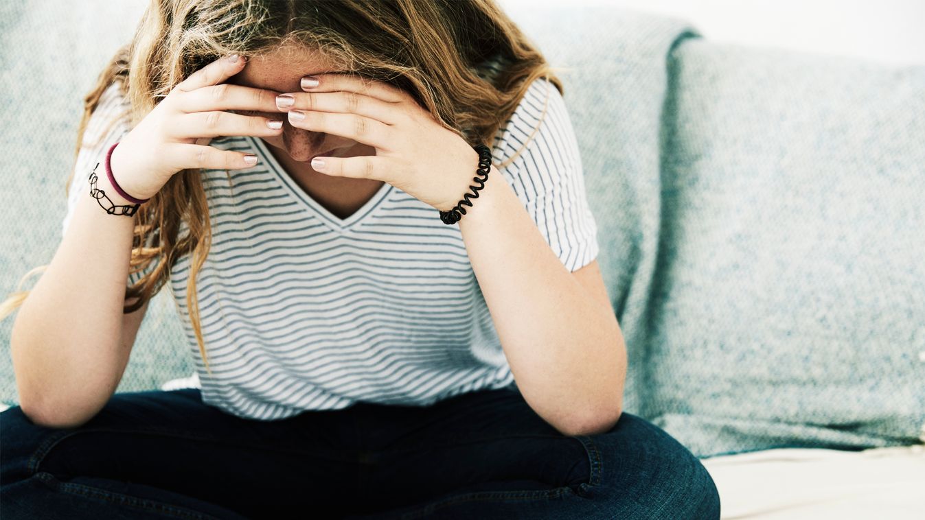 telefon zaklatás depresszió Öngyilkos lett egy 14 éves angol lány 