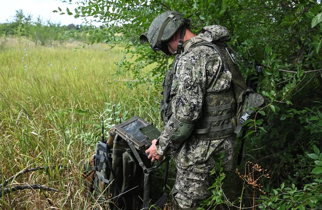 háború, ukrajna, oroszország, orosz-ukrán háború, orosz ukrán, konfliktus,  DPR Russia Ukraine Military Operation Demining search mine bomb sapper Horizontal 