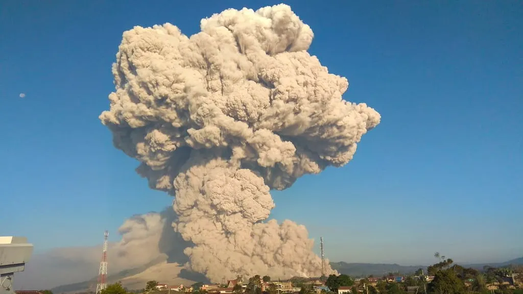 Vulkánkitörés Indonéziában, Sinabung tűzhányó, galéria, 2021 