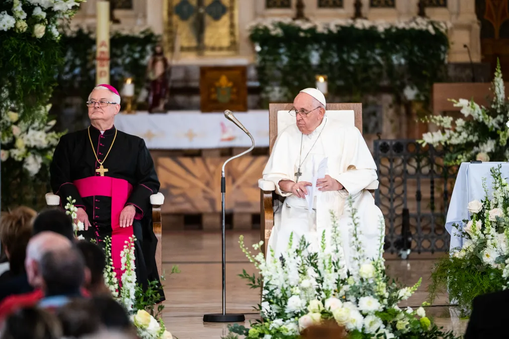 ÚJ NAGY KÉPEK Ferencpápa2023, Ferenc pápa, pápalátogatás, háromnapos apostoli látogatás, Ferenc pápa magyarországi látogatása, Magyarország, péntek, 2023, Árpád-házi Szent Erzsébet-templom, Rózsák tere, 