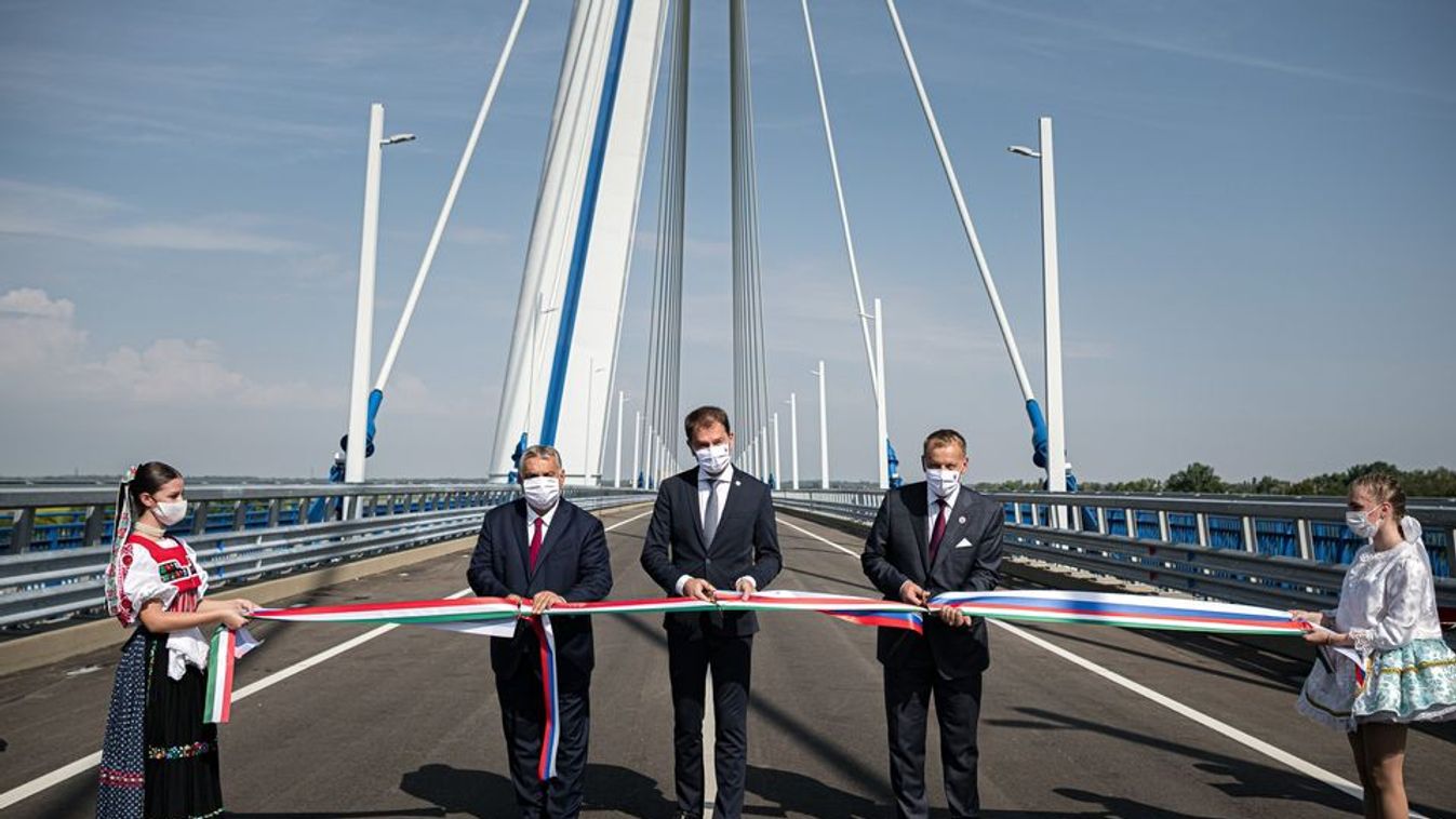 Orbán Viktor, Komárom, híd 