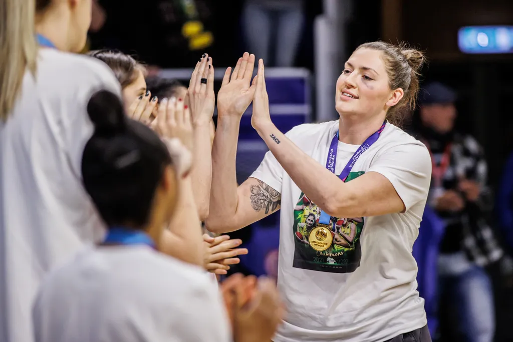 női kosárlabda-Euroliga, Sopron Basket, győzelem Isztambulban a török Fenerbahç ellen, hazaérkezés, Sopron 