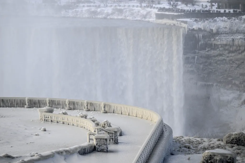 Niagara Falls, Csodálatos látvány a részben befagyott Niagara-vízesés, galéria, 2022 