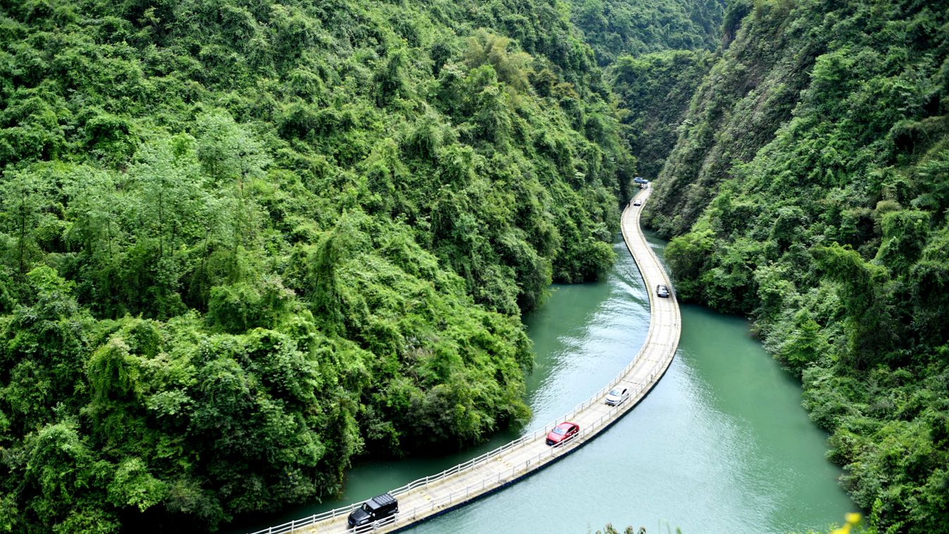 Shiziguan Enshi Ensi Sicekuan úszó híd Kína 
