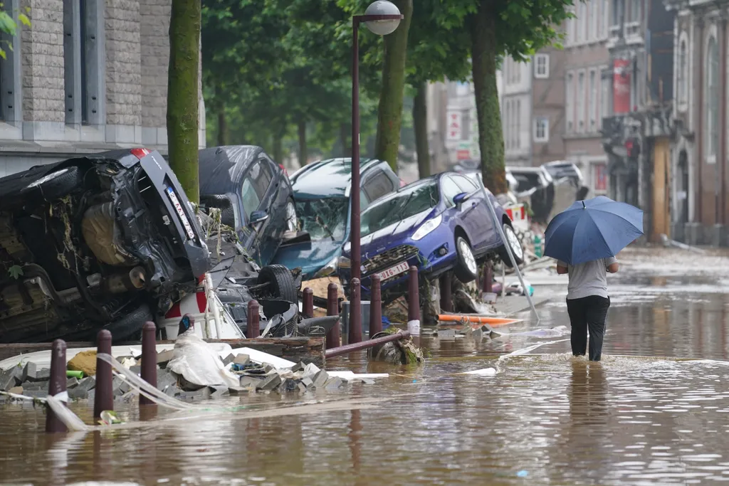 weather flood TOPSHOTS Horizontal 