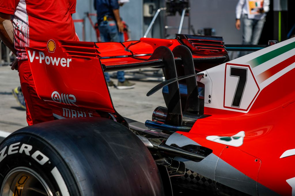 Előkészületek a Forma-1-es Olasz Nagydíjra, Ferrari hátsó szárny 