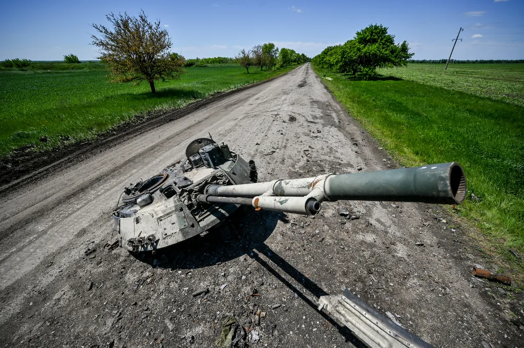 ukrán válság 2022, orosz, ukrán, háború, Ukrajna, Zaporizzsja, tank roncs 