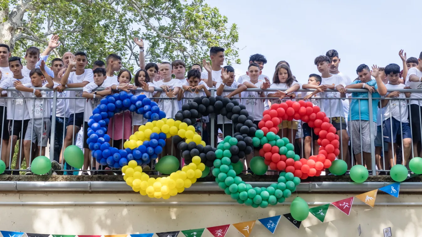gyermek léggömb megnyitó nyári tábor olimpiai ötkarika SZEMÉLY SZIMBÓLUM 