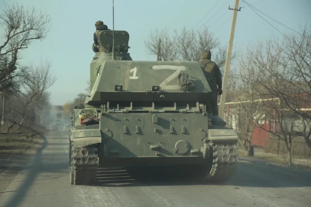 Evacuations from Mariupol continue civilians Ukrán válság 2022, ukrán, orosz, háború, orosz-ukrán háború, ukrán konfliktus, katona, repülőgép, harc, támadás, MARIUPOL 