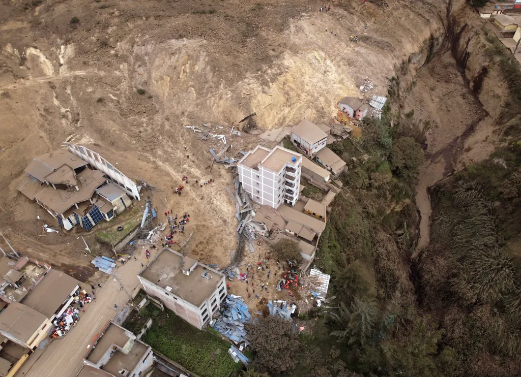 landslide TOPSHOTS Horizontal Ecuador földcsuszamlás 