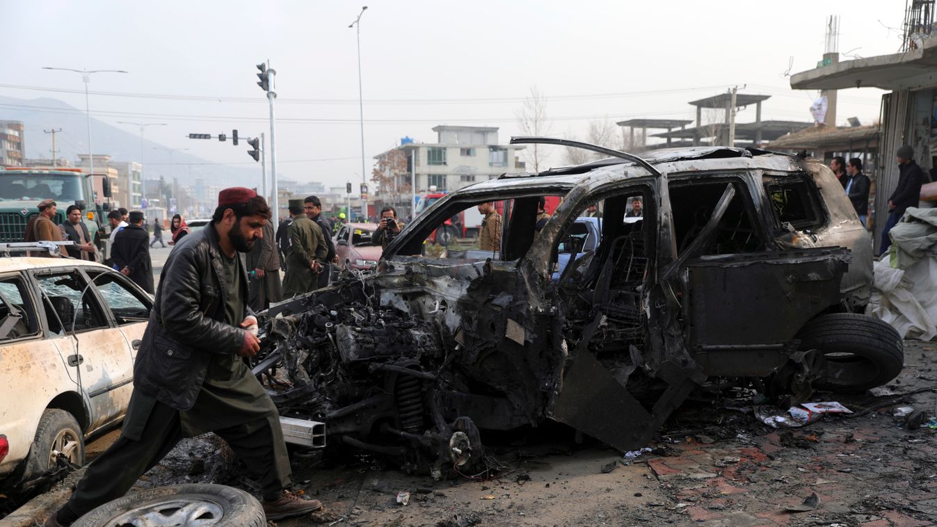Kabul, 2020. december 20.
Robbanás miatt kiégett autó Kabulban 2020. december 20-án. Az afgán fővárosban gépkocsiba rejtett pokolgép robbant, legalább nyolc ember meghalt, közöttük van egy parlamenti képviselő, Hán Mohammad Vardak. A támadást akkor követt