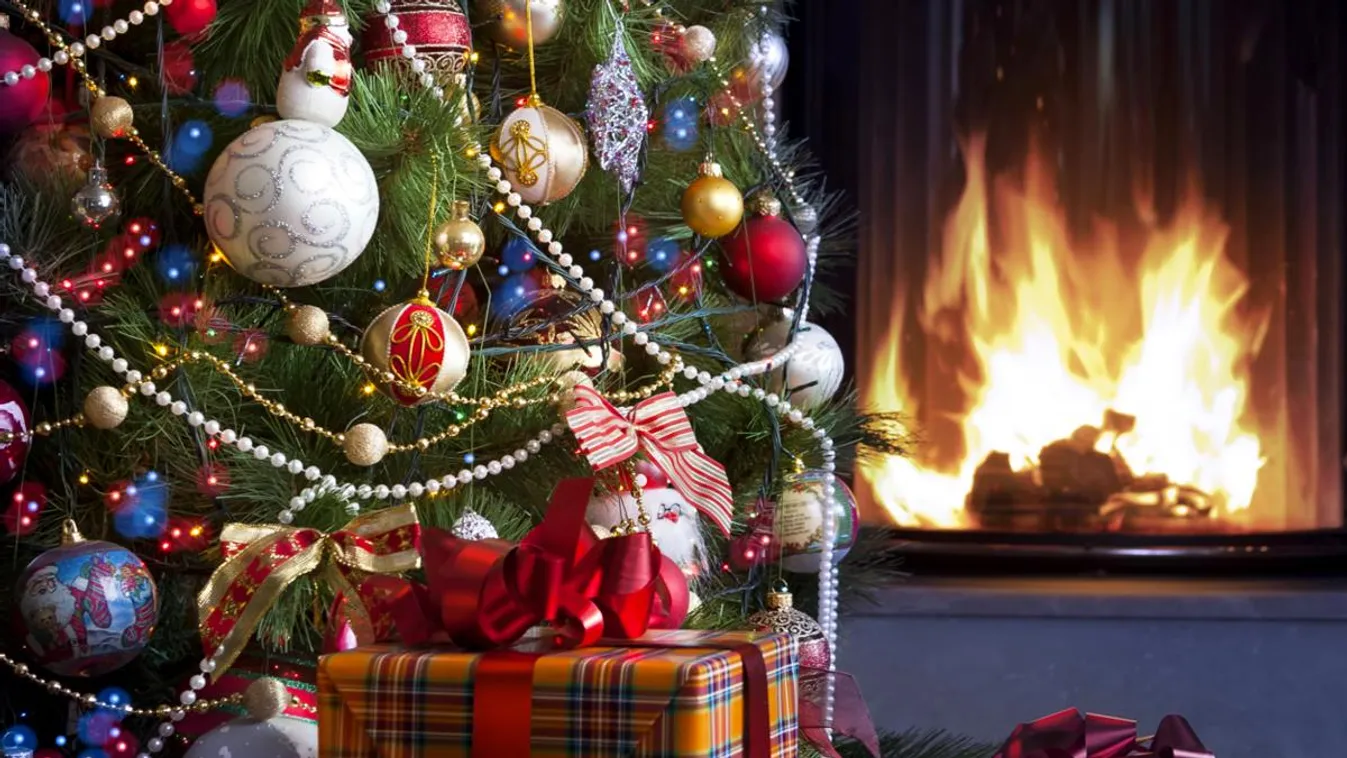 A tökéletes karácsony alapkellékei
karácsonyfa, ajándék 