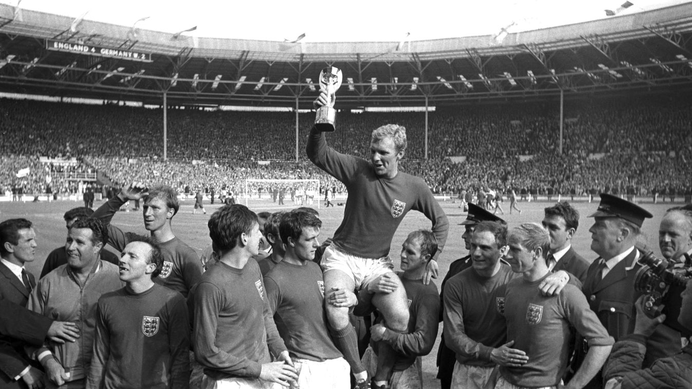 Soccer World Cup 1966 - England - West Germany 4-2 cup TROPHY JOY sports pleasure cheering sixties delight jubilation international_match SPORT PLEASED SPO soccer SQUARE FORMAT 