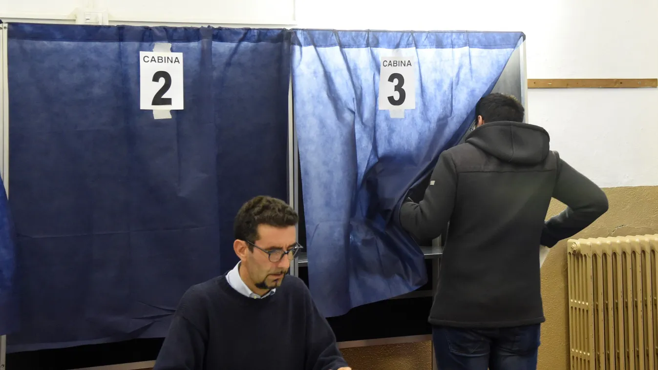 voting autonomy Italian BALLOT VOTER Milano referenedum MILAN, ITALY - OCTOBER 22:  People vote for the referendum on constitutional reforms, offering more autonomy of Region of Lombardia, at a polling station in Milan, Italy on October 22, 2017. The refe