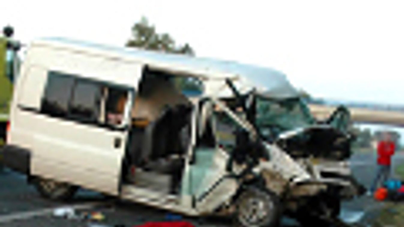 baleset Siófoknál, összeütközött két kisbusz, ketten meghaltak