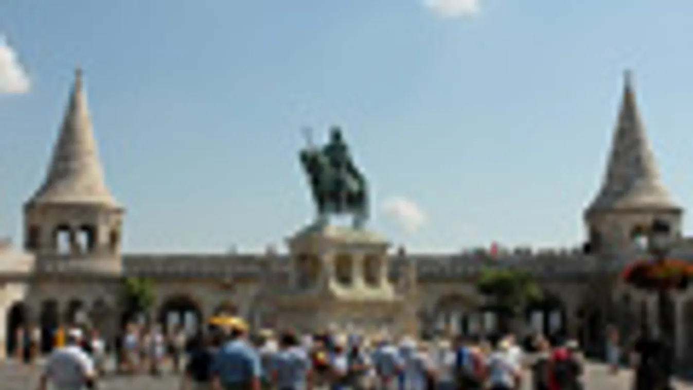 turizmus, Budapest, Külföldi turisták a budai várban, Halászbastya