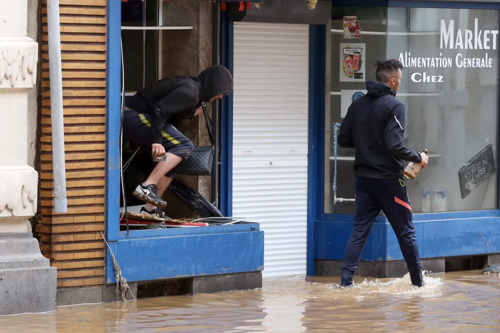 weather flood Horizontal 