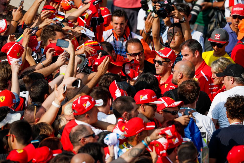 Előkészületek a Forma-1-es Olasz Nagydíjra, szurkolók, Sebastian Vettel, Scuderia Ferrari 