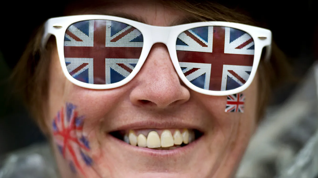 Referendum az EU-ból való kilépésről Nagy-Britanniában, rajongó a gyémántjubileum ünnepségén a Buckingham-palotánál