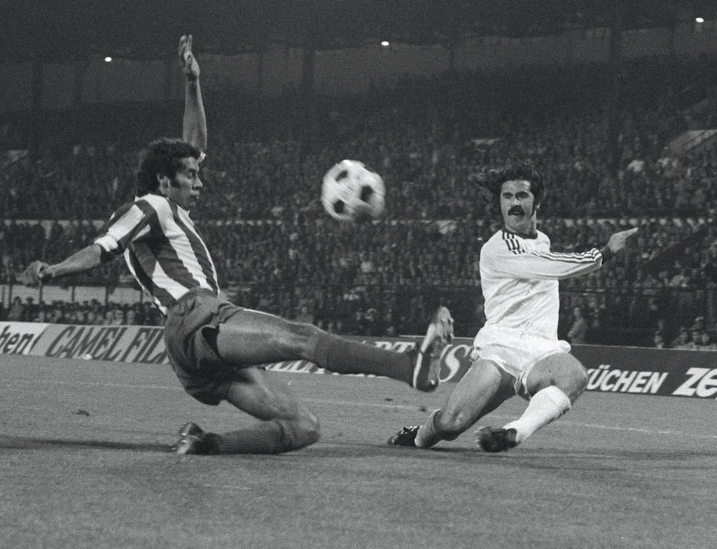 Gerd Müller, egykori világ- és Európa bajnok német válogatott labdarúgó, akit minden idők egyik legjobb támadójának tartanak. 
 Football legend Gerd MUELLER died at the age of 75. Atletico Madrid 2. Game FC Bayern Munich BRUESSEL aktuellsport Horizontal F