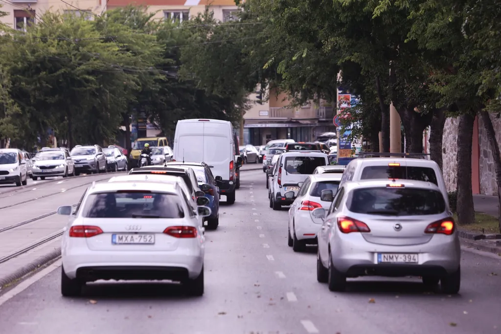 dugó, közlekedés, forgalom, autó, belváros, Budapest, buda, Margit híd, Margit körút, 2021.09.01. 