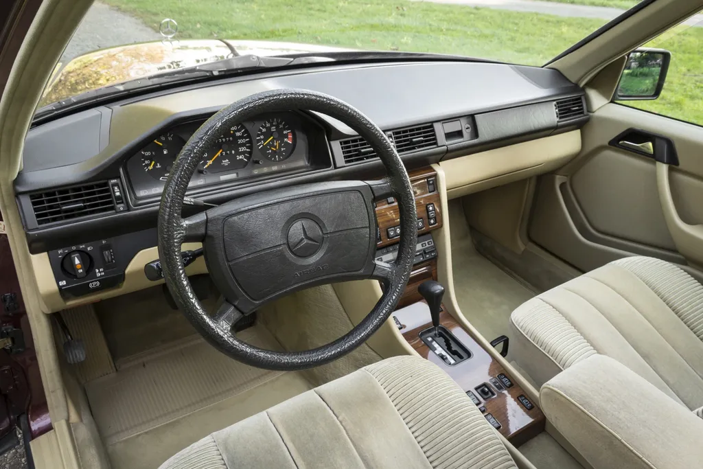 Mercedes 300 E (W124) veteránteszt 