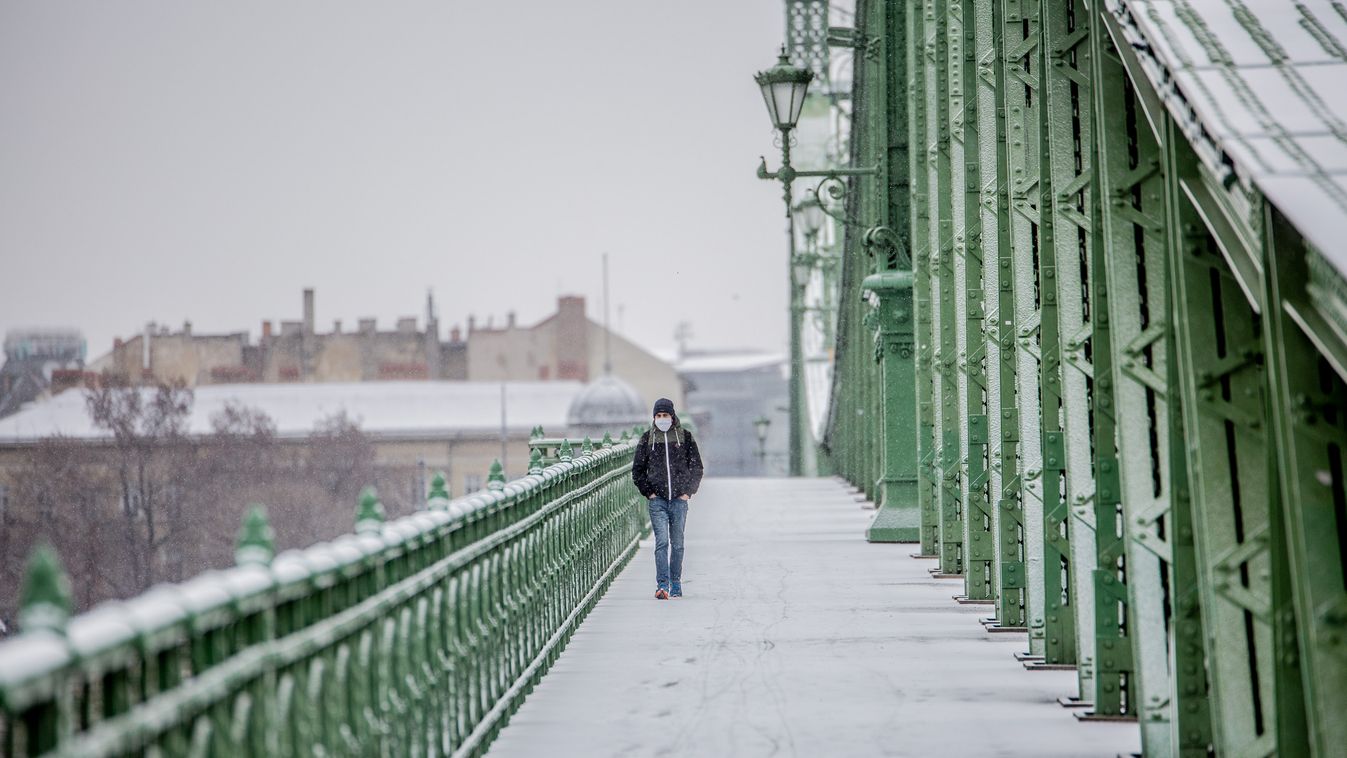 havazás, hó, Budapest, időjárás, tél, város, koronavírus, maszk, Szabadság híd 
