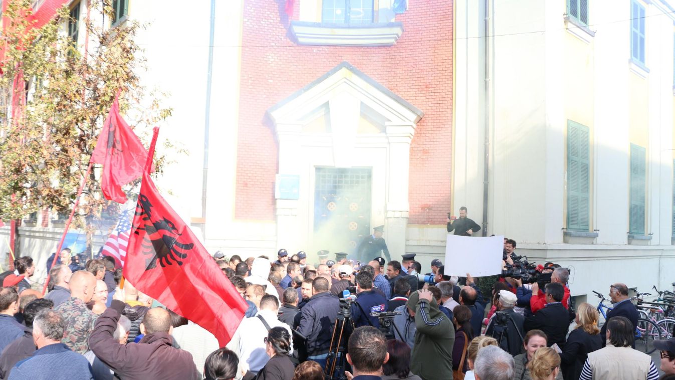 Tirana Albánia tüntetés 