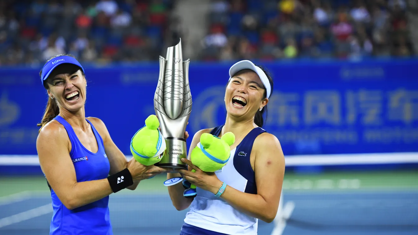 Chan Yung-Jan/ Martina Hingis defeat Shuko Aoyama/ Yang Zhaoxuan to title women's doubles of Wuhan Open China Chinese Hubei Wuhan Open tennis tournament 2017 