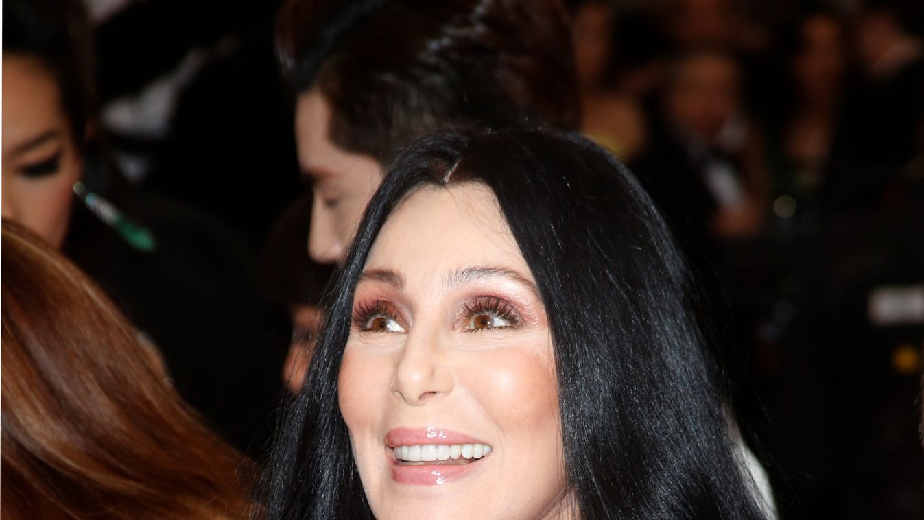 Dr. Life, Cher haldokli? Rejtélyes betegség támadta meg az énekesnőt 