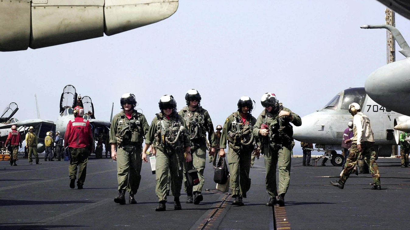 US-ATTACKS-ENDURING FREEDOM-USS ENTERPRISE MILITARY PLANE AIRCRAFT CARRIER SOLDIER TROOPS HELMET PILOT HORIZONTAL This photo released by US Navy Visual News Service 18 October 2001 shows the crew of an E-2C Hawkeye heading in for their debrief after a fli