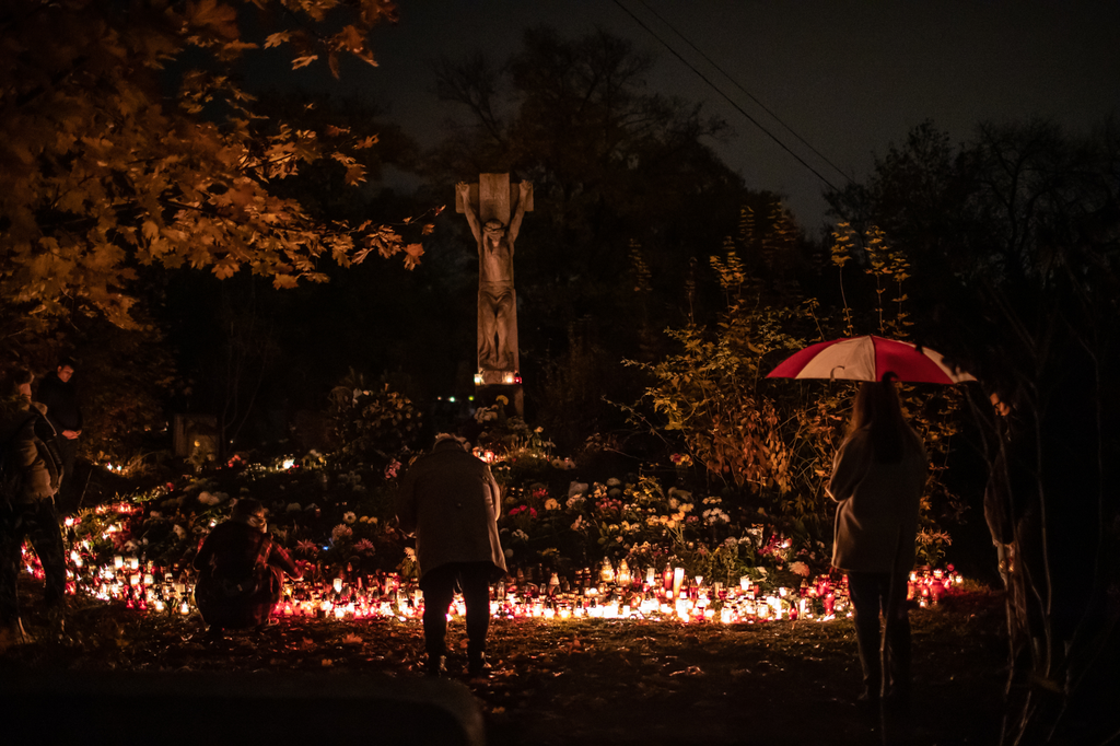 Óbudai temető Óbudai temető
halottak napja 2021 Mindenszentek
mécses mécsesek 