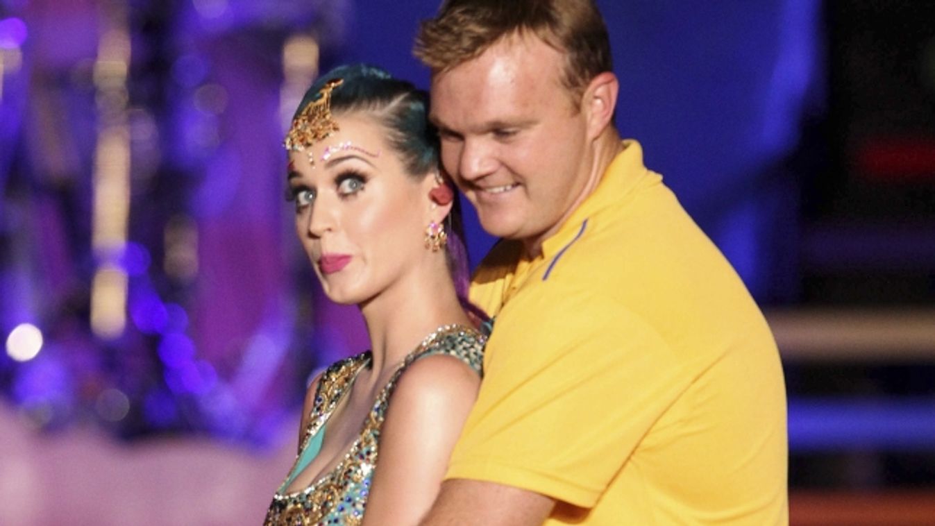 Katy Perry énekesnő és Doug Bollinger krikettező szemérmetlennek mondott show-műsora