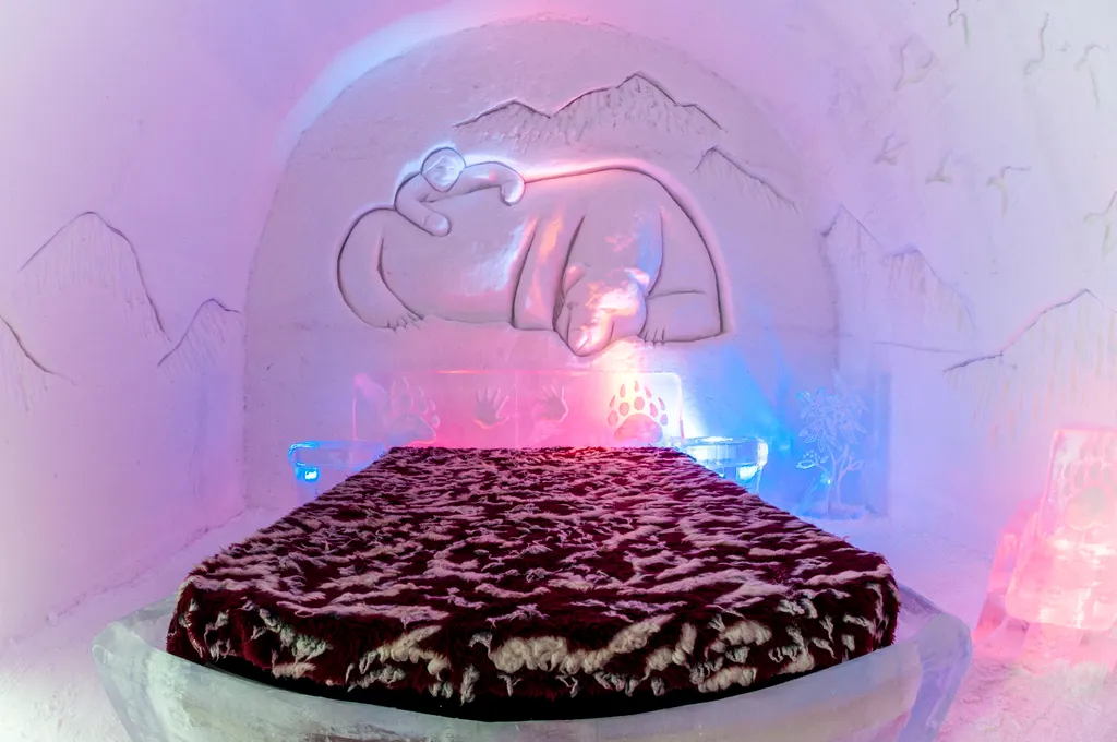 kanada jéghotel hotel szállás jég  Quebec Scientific Experiment traditional housing Horizontal ARCHITECTURE BED BLANKET BUILDING DECORATION DWELLING FURNITURE HOTEL HOTEL ROOM ICE IGLOO NORTH AMERICA TOURISM WINTER SQUARE FORMAT 