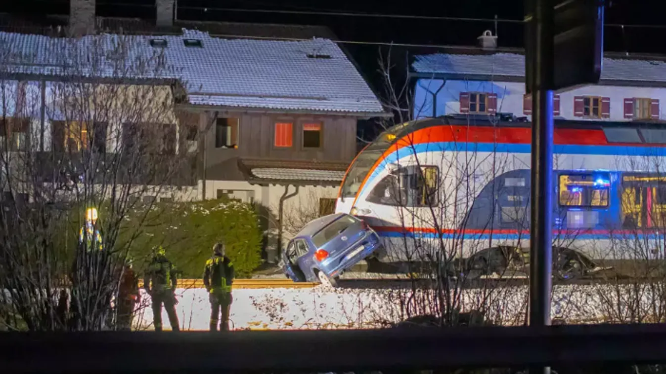 vonatbaleset személyautó túlélte 