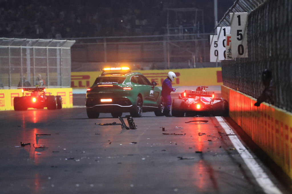 Forma-1, Szaúd-arábiai Nagydíj, Max Verstappen, baleset roncsok 