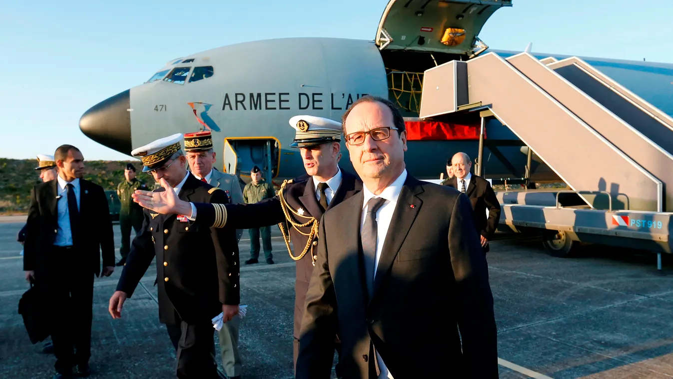 French President Francois Hollande arrives at the Istres-le tube Air Base, in southern France, during a visit to the multi-role tasked French Air Force base, on February 19, 2015. AFP PHOTO / POOL / GUILLAUME HORCAJUELO 