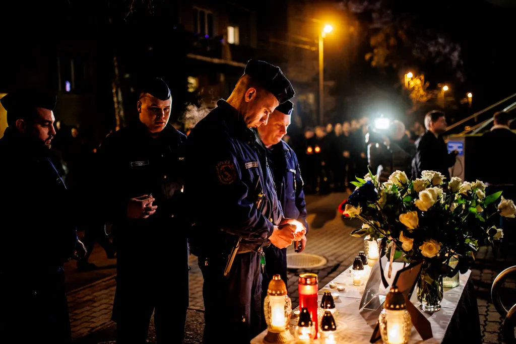 Rendőr, megemlékezés, rendőrgyilkos áldozata, 2023. 01. 13., Baumann Péter, főtörzsőrmester, meggyilkolt rendőr, 2023. január 12-én éjszaka intézkedés közben késsel sebezte halálra egy őrjöngő férfi, Budapest, Bocskai út 90, 1113 