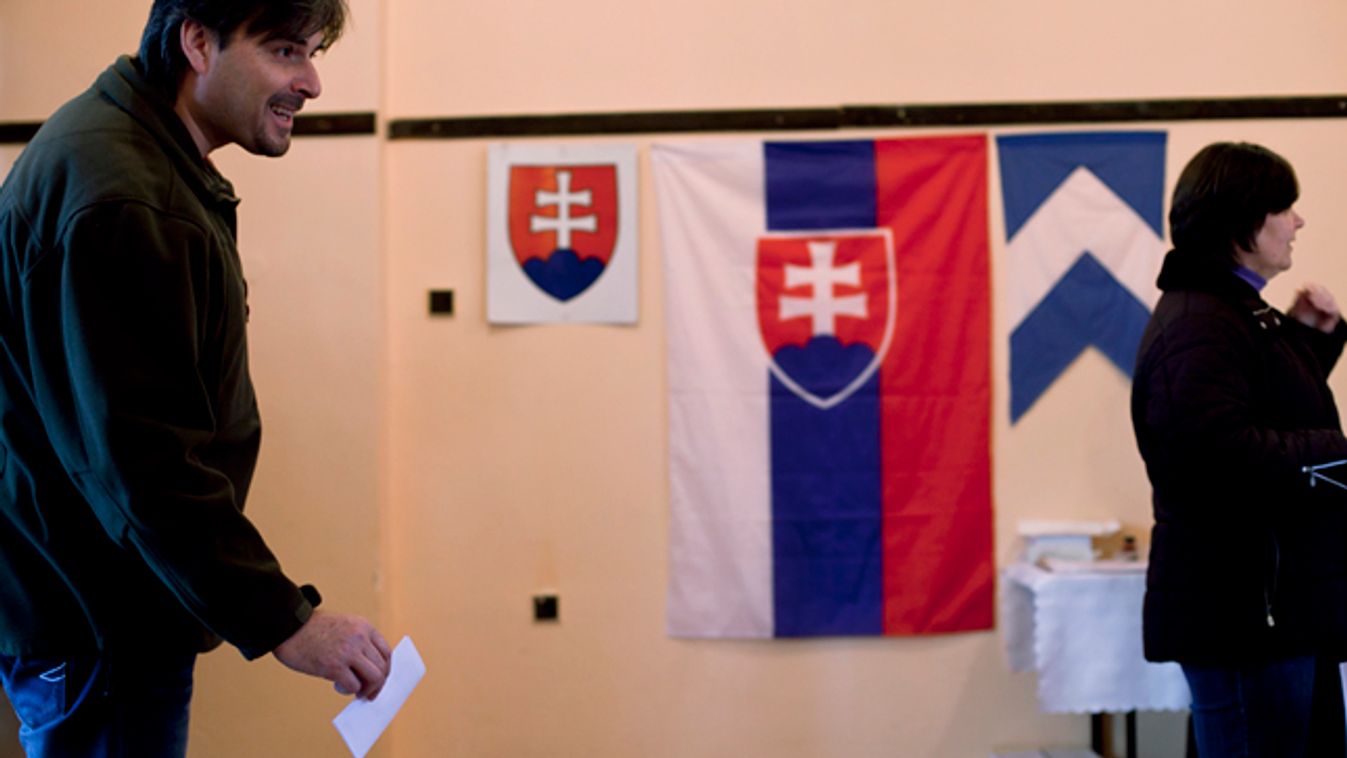 szlovák parlamenti választások 2012, urna, Gúta, Kolárovo, helyi népszavazás terme, Horváth Árpád polgármester 