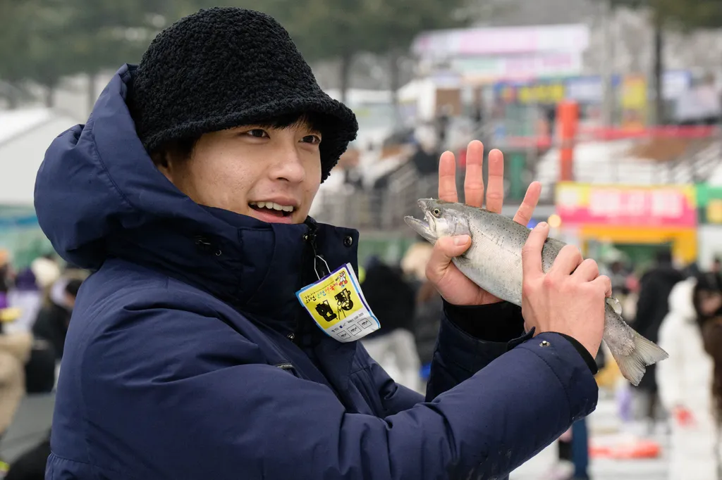 Jéghorgászat téli fesztivál Dél-Korea 