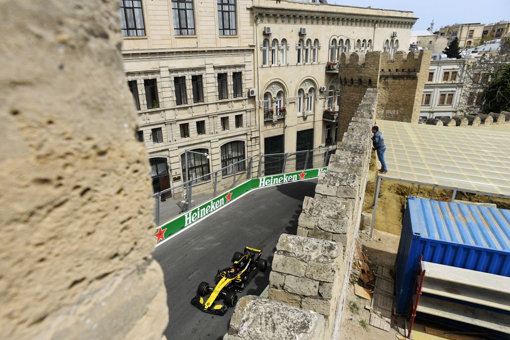 A Forma-1-es Azeri Nagydíj pénteki napja, Carlos Sainz, Renault Sport Racing 