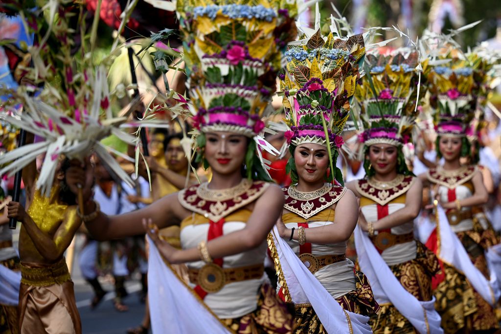 Bali, fesztivál, 2022. 06. 12. indonézia, művész parádé 