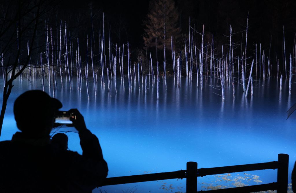 Siragone kék tó Shiragone Blue Pond 