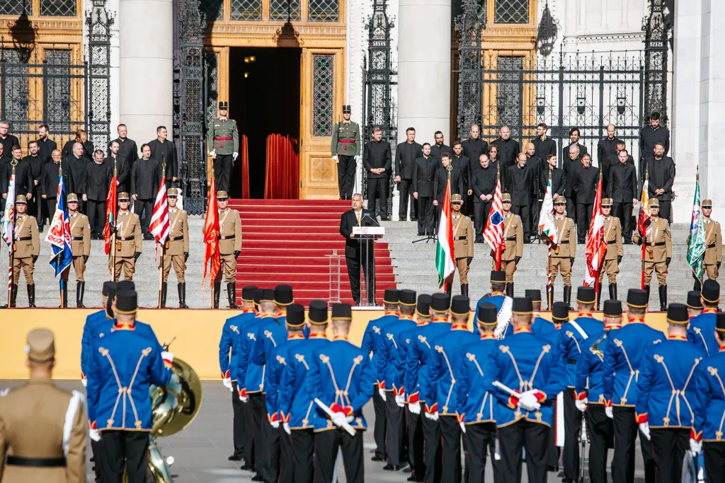 2020 augusztus 20.Országház Parlament zászlófelvonás 