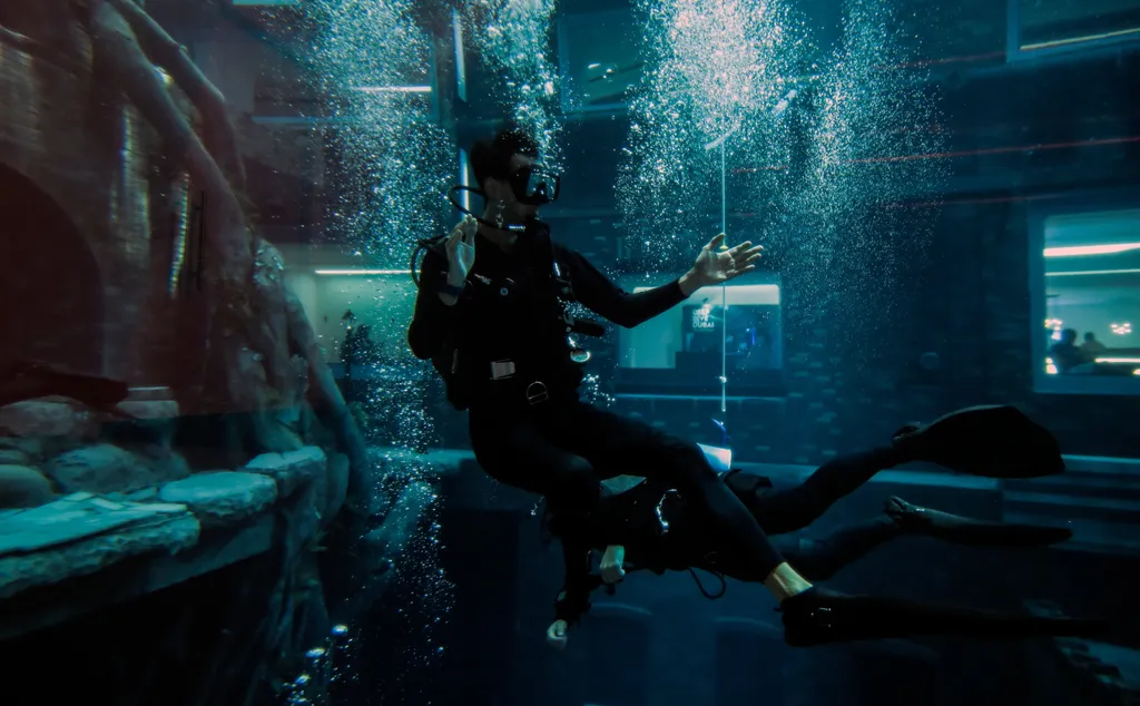 Világrekorder medence épült Dubajban búvároknak, akik még sakkozhatnak is a víz alatt - a közönség pedig nézheti őket, merülés, búvárkodás, Dubaj, medence, rekord, rekorder, GUiness-rekord, Guiness 