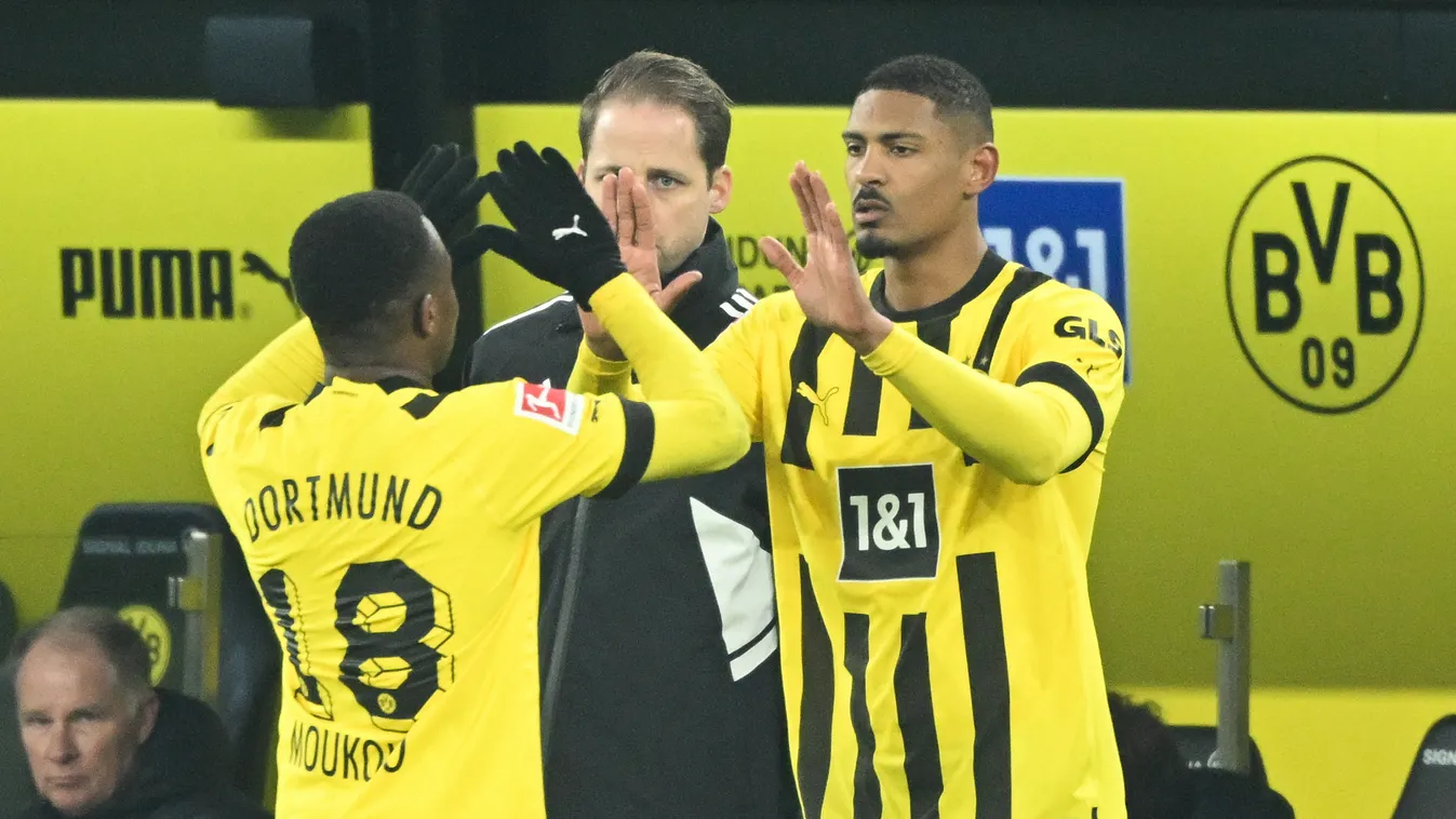 Football: Bundesliga - day 16: Borussia Dortmund v Augsburg Horizontal 