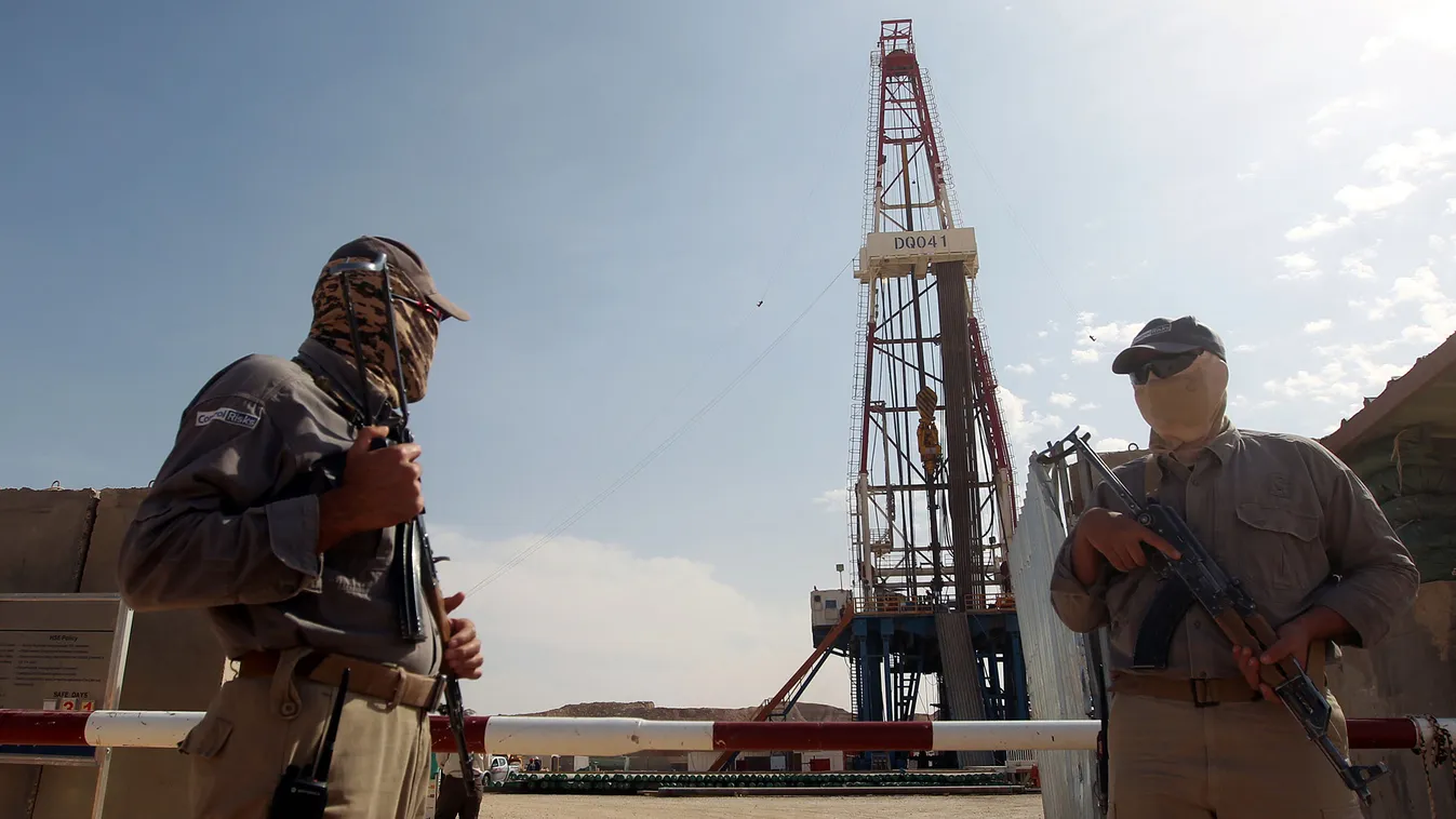 fegyveres őrök a Gazprom egyik iraki olajkútjánál Badra városnál