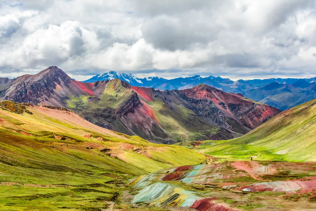 Varázslatos színekben pompázik a perui Szivárvány hegység, a Montana de Siete Colores, Vinicunca, Winikunka, Peru, Andok, Montana de Siete Colores, szivárványhegység, szivárvány, hegység, tájkép, Dél-Amerika, hegyvonulat 